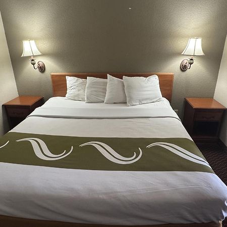 Rodeway Inn & Suites South Of Fiesta Park San Antonio Esterno foto