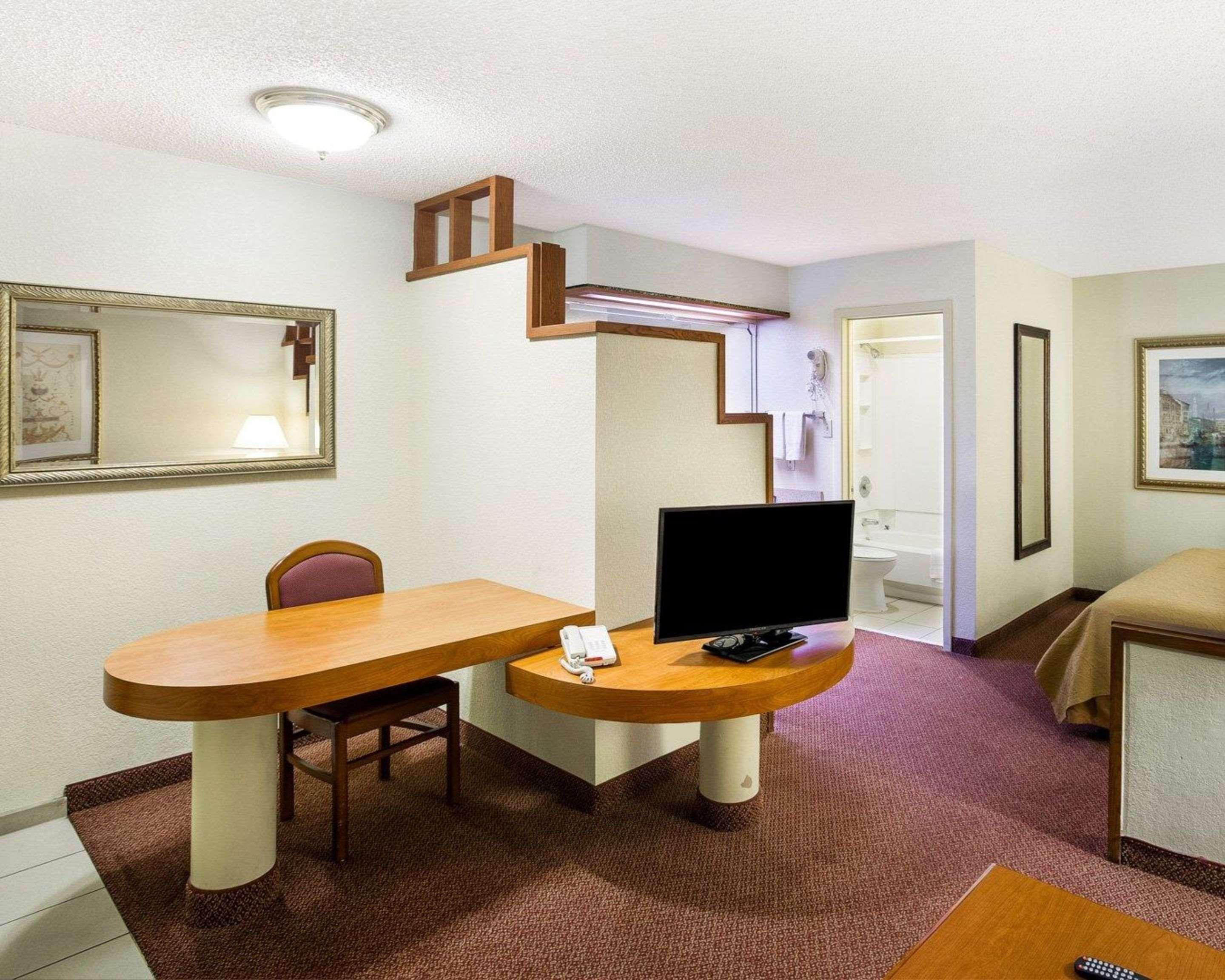 Rodeway Inn & Suites South Of Fiesta Park San Antonio Esterno foto