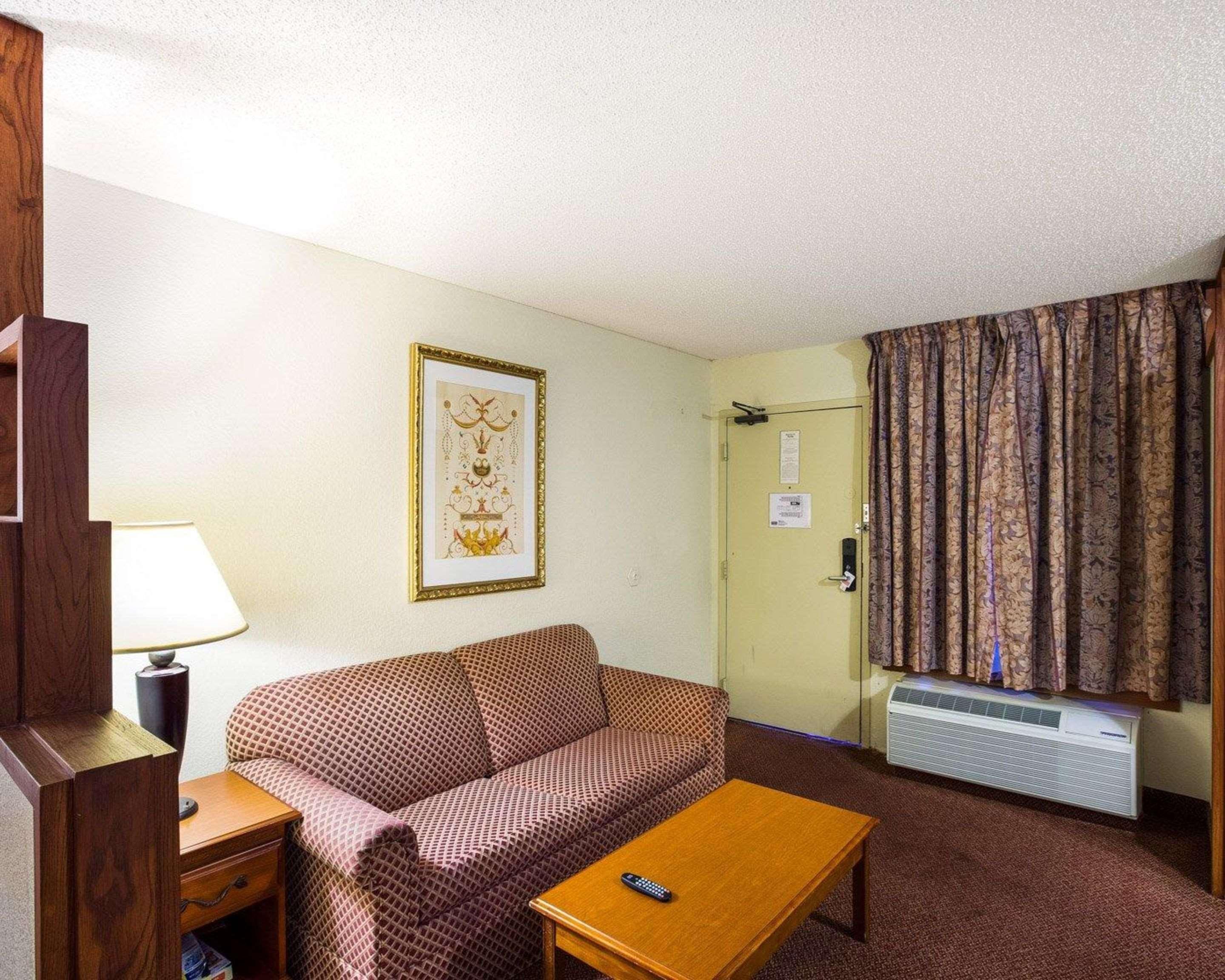 Rodeway Inn & Suites South Of Fiesta Park San Antonio Esterno foto