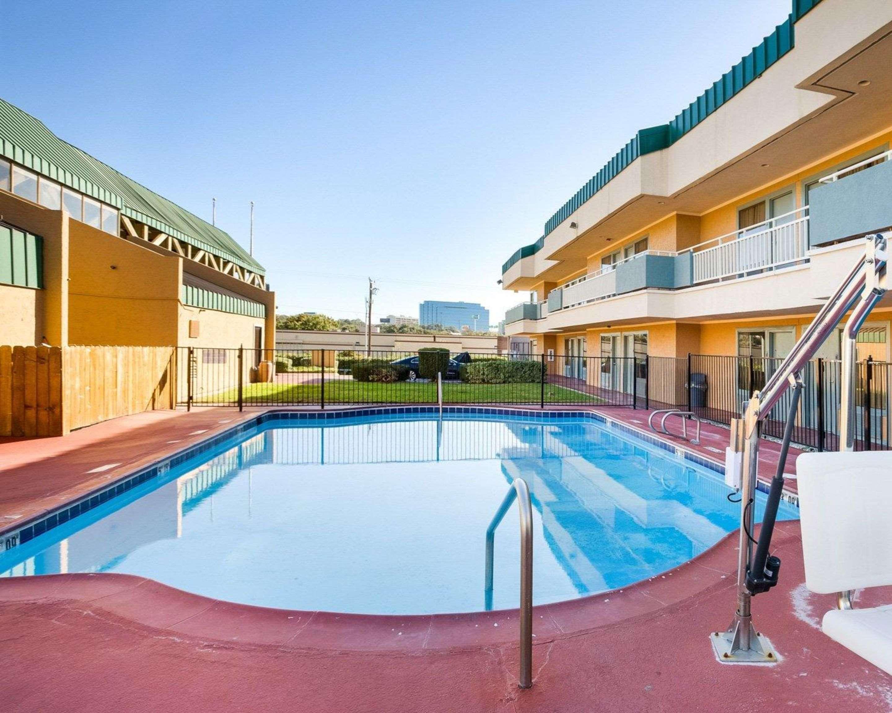 Rodeway Inn & Suites South Of Fiesta Park San Antonio Esterno foto
