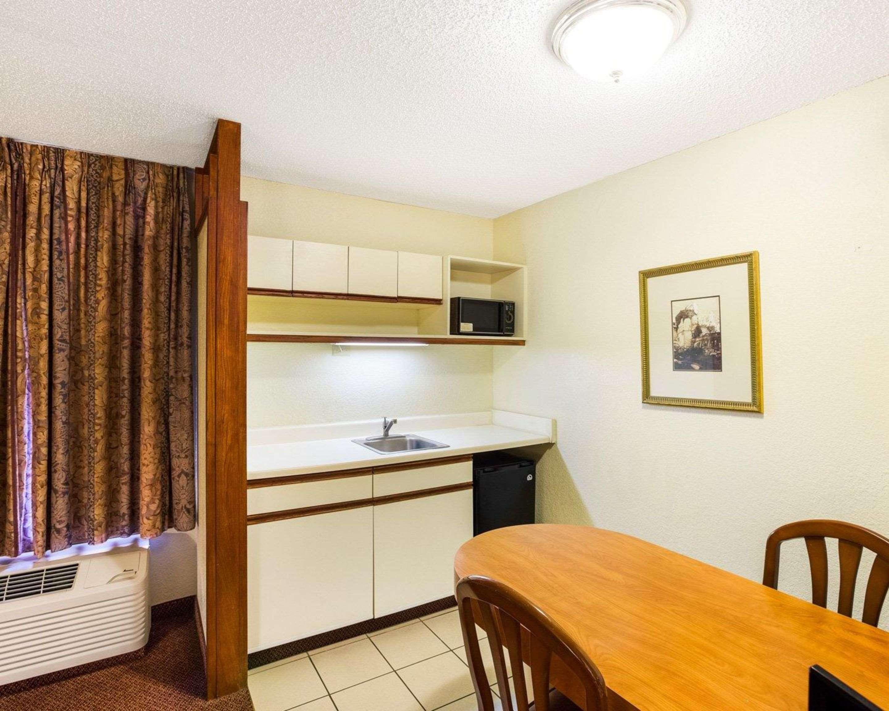 Rodeway Inn & Suites South Of Fiesta Park San Antonio Esterno foto