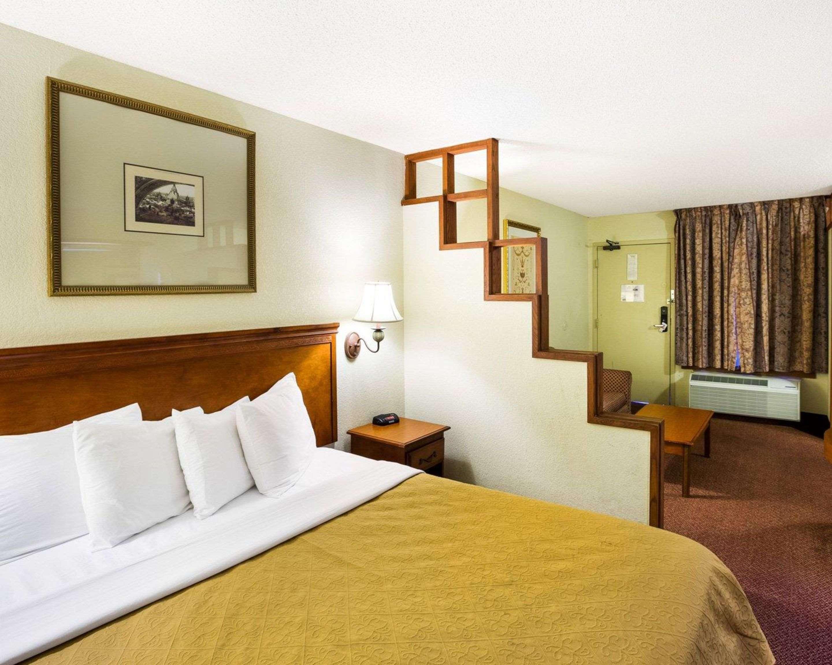 Rodeway Inn & Suites South Of Fiesta Park San Antonio Esterno foto