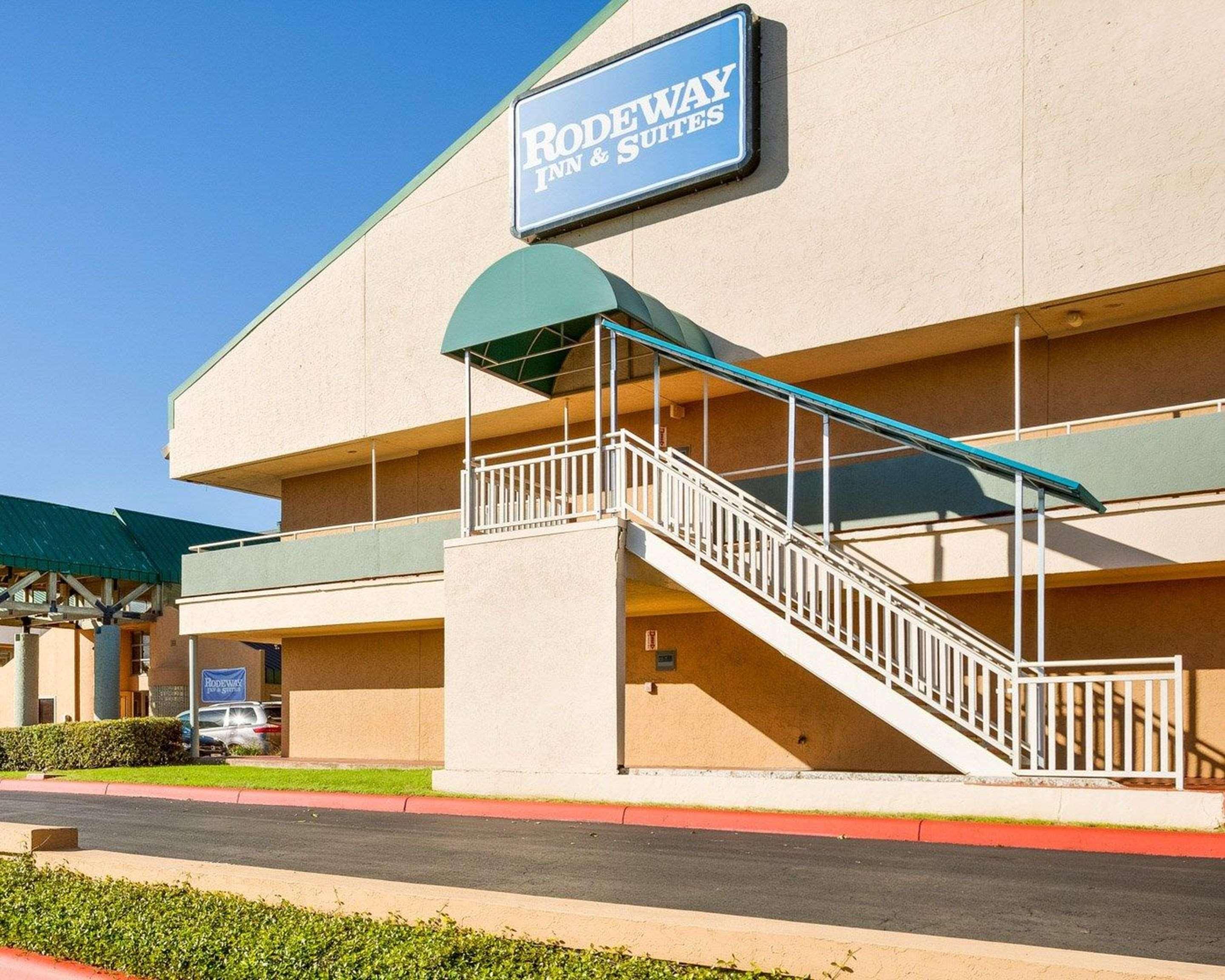 Rodeway Inn & Suites South Of Fiesta Park San Antonio Esterno foto