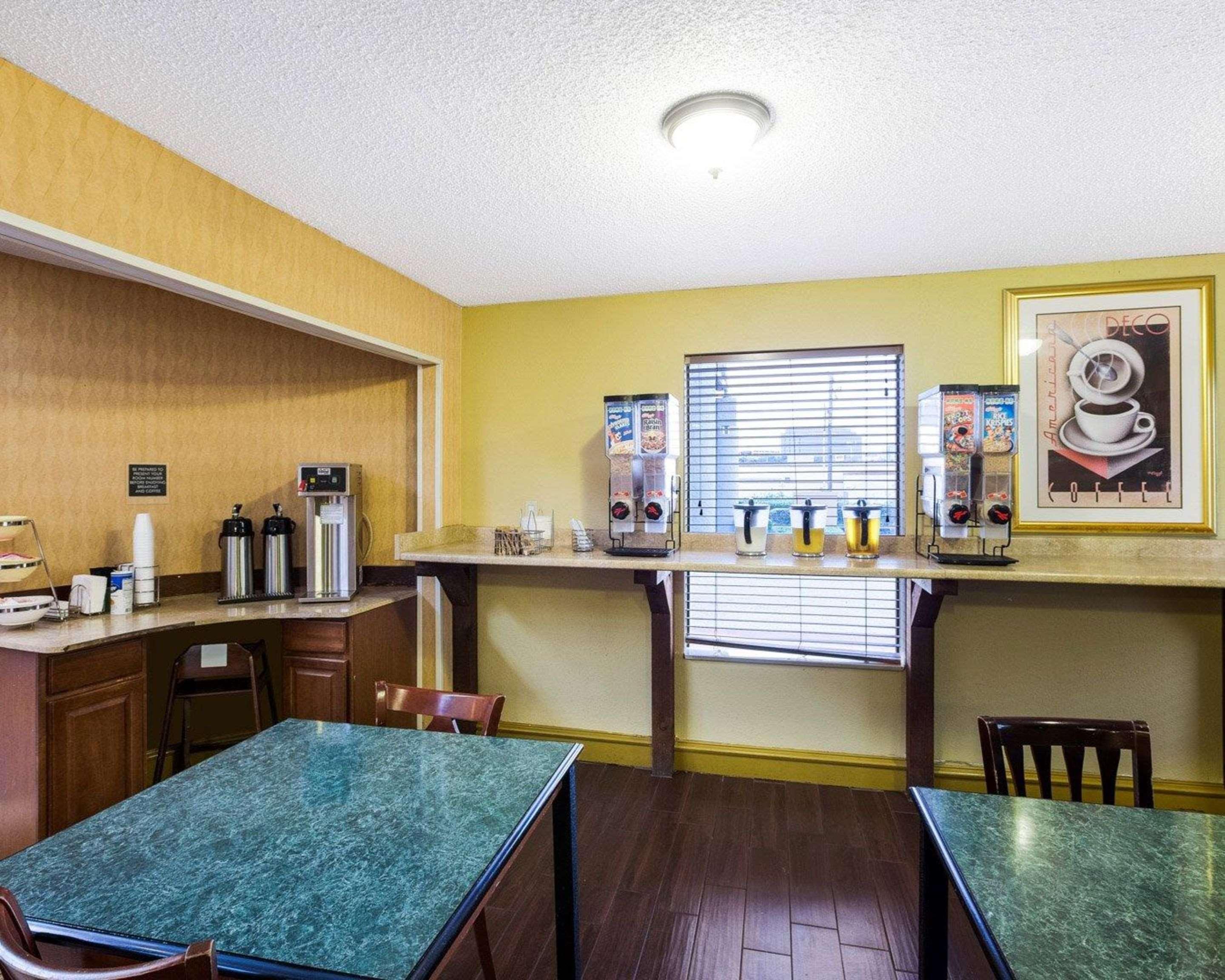 Rodeway Inn & Suites South Of Fiesta Park San Antonio Esterno foto