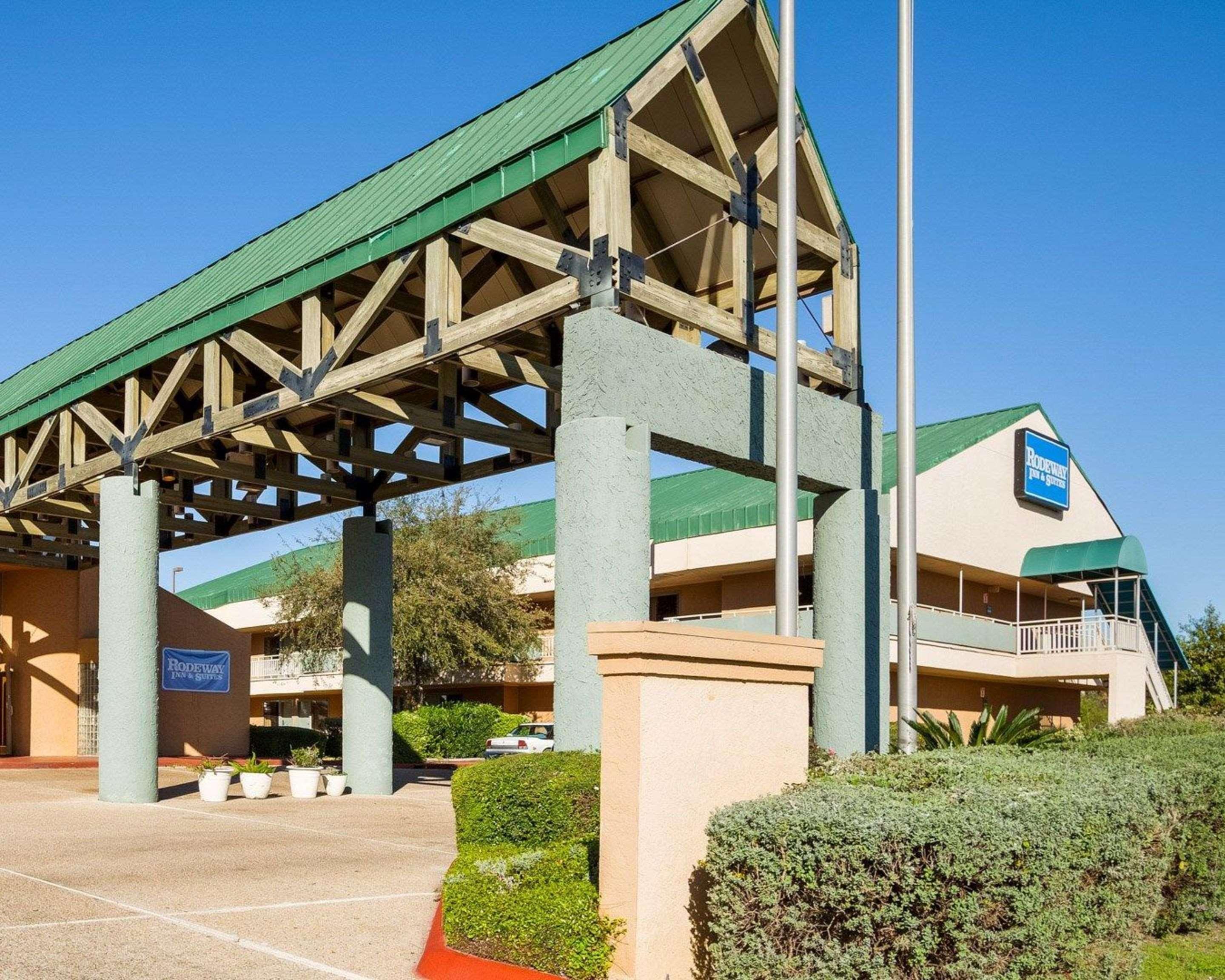 Rodeway Inn & Suites South Of Fiesta Park San Antonio Esterno foto